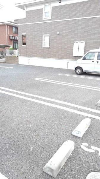 拡大写真:リバーパーク五番館 1階102の駐車場