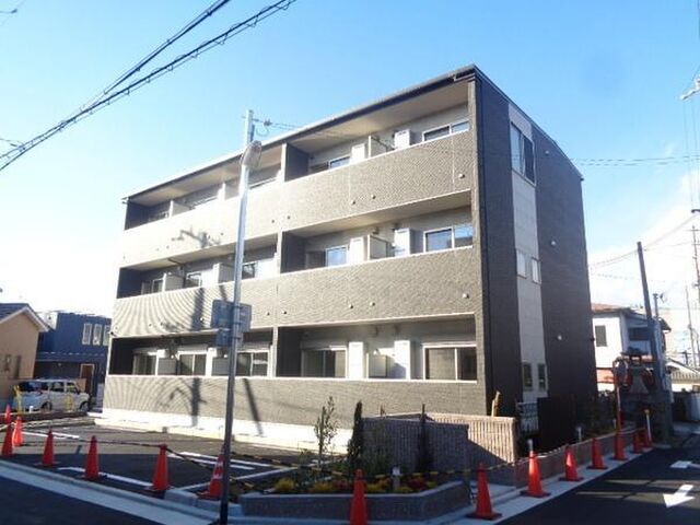 サンプラザ金剛の外観