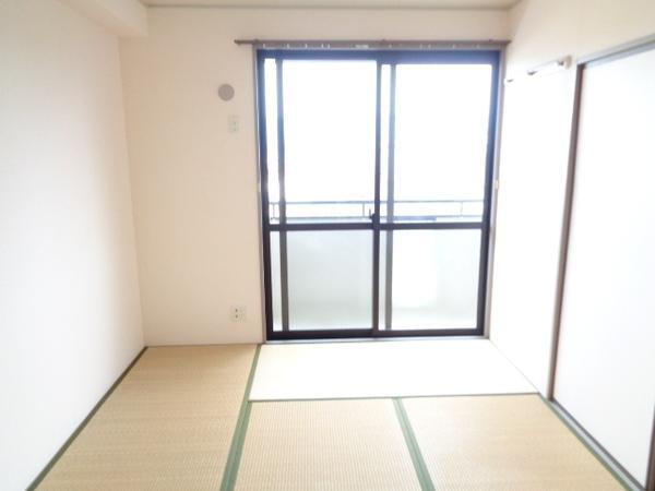 拡大写真:グレイスコート峰塚 B棟 1階102の和室