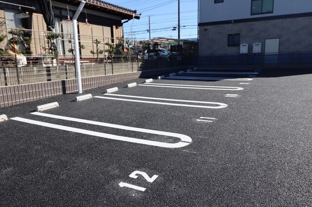 拡大写真:パーシモン 1階102の駐車場