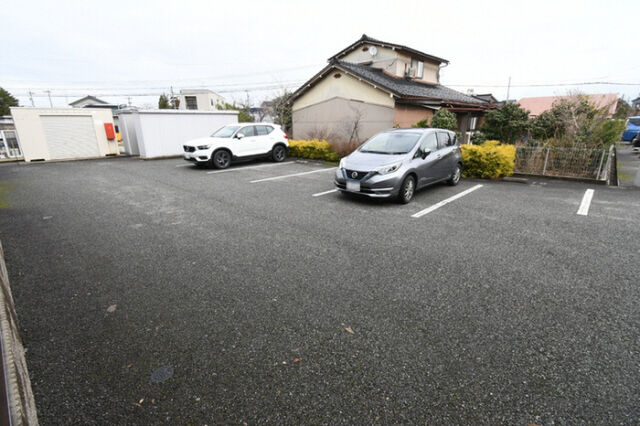 拡大写真：グリーンノエルB棟 1階102の駐車場