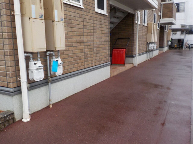 拡大写真:グランモア町村 B棟 1階101のエントランス
