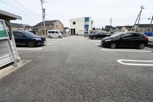 拡大写真：ジュネス向新庄２Ａ 2階203の駐車場