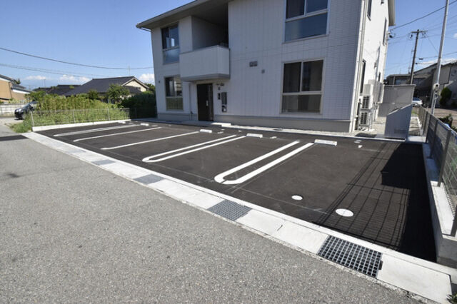 拡大写真:アンジェブラン 1階101の駐車場