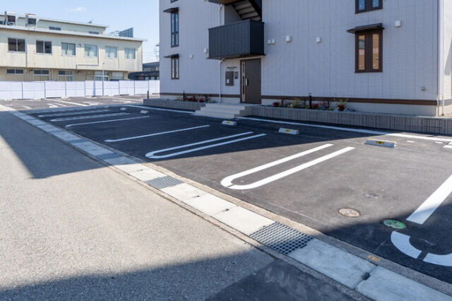拡大写真:Pearl Court 2階201の駐車場