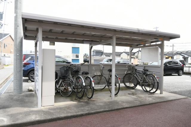拡大写真：ジュネス向新庄２Ａ 2階203の駐輪場