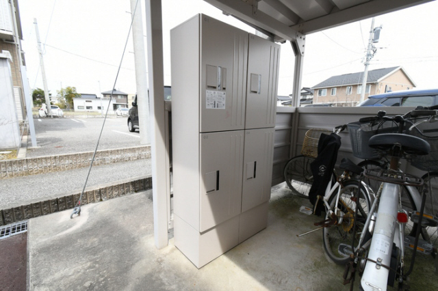 拡大写真：ジュネス向新庄２Ａ 2階203の宅配ボックス