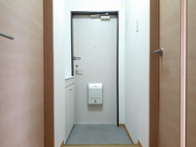 拡大写真：ライジングサンＡ 2階204の玄関
