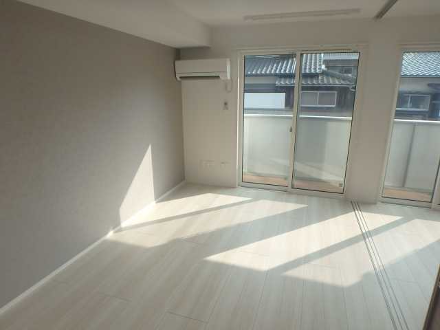 拡大写真:グランソレイユA棟 1階102の内観