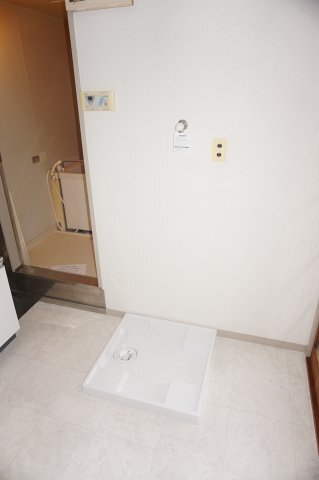 拡大写真:パークサイド桜木 2階204のパークサイド桜木 室内洗濯機置場
