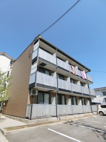 レオパレスフォンターナ老松の外観