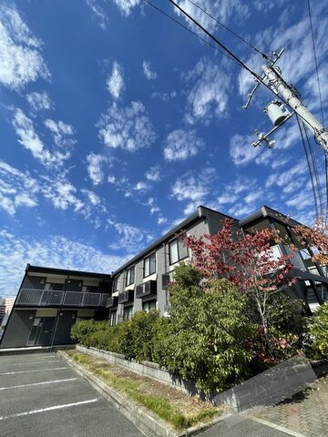 レオパレスヴェルデ美原の外観