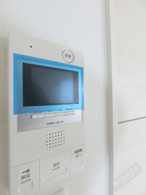 拡大写真:グラディオ大浜 7階702のカラーモニターホンで来訪者を確認できます♪