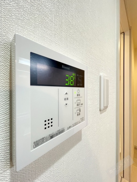 拡大写真：West Coast 2階203の給湯リモコンで楽々湯温を設定♪