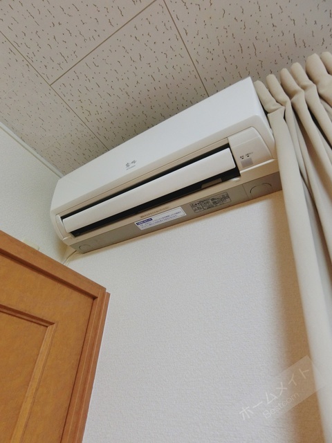 拡大写真:レオパレスウエストバレー 1階102のエアコン