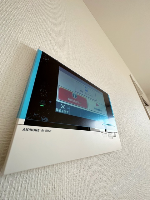 拡大写真:プレステージ10番館 2階203のカラーモニターホンで来訪者を確認できます♪