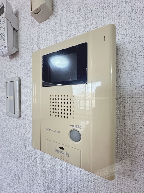 拡大写真:ロイヤルメゾン北花田 1階102のモニターホンで来訪者を確認できます♪