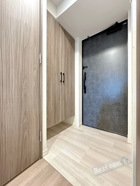 拡大写真:S-RESIDENCE堺湊駅前azure 13階1303の天井高シューズクローゼット付き♪