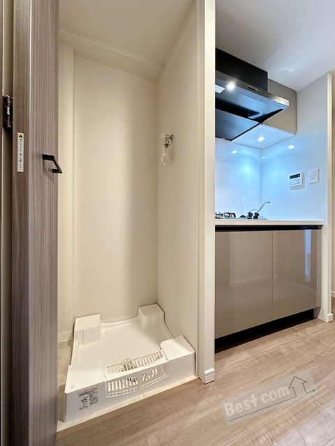 拡大写真:S-RESIDENCE堺湊駅前azure 3階307の室内洗濯機置場♪