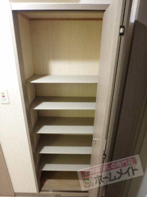 拡大写真:クレール三国ヶ丘 1階107の天井高シューズクローゼット付き♪