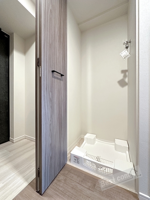 拡大写真:S-RESIDENCE堺湊駅前azure 5階503の室内洗濯機置場♪