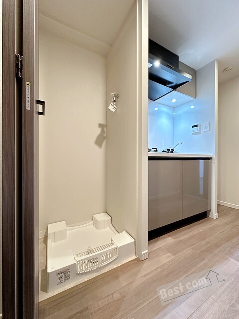 拡大写真:S-RESIDENCE堺湊駅前azure 5階508の室内洗濯機置場♪