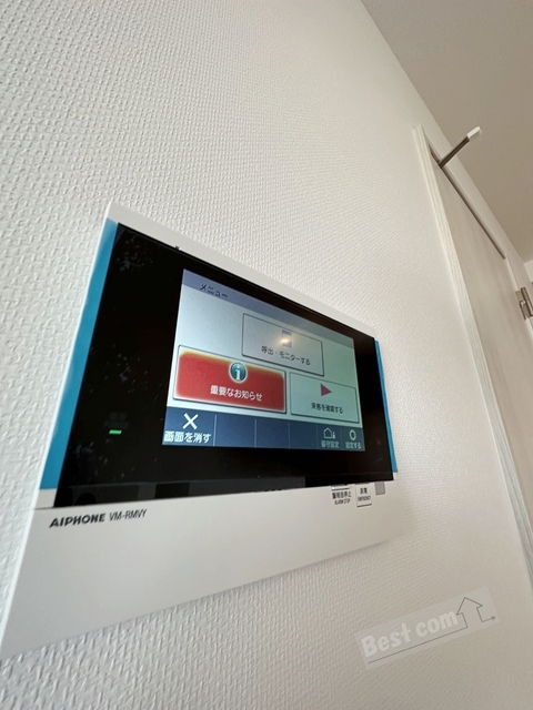 拡大写真:プレステージ10番館 3階304のカラーモニターホンで来訪者を確認できます♪