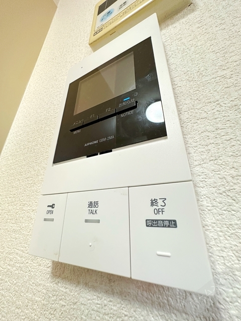 拡大写真:アルデール中百舌鳥 1階101のモニターホンで来訪者を確認できます♪