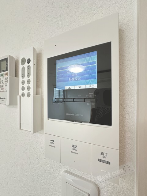 拡大写真:フジパレス諏訪ノ森駅東 3階301のカラーモニターホンで来訪者を確認できます♪