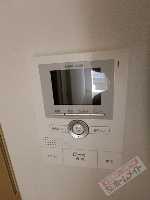 拡大写真:アリエント 1階102のモニターホンで来訪者を確認できます♪