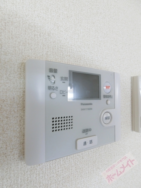 拡大写真:ラ・メゾン香ヶ丘 3階302のモニターホンで来訪者を確認できます♪