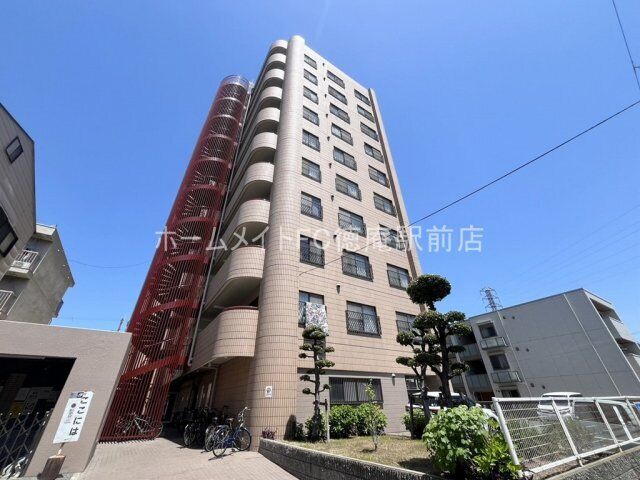 鶴見緑地ハイツ弐番館の外観