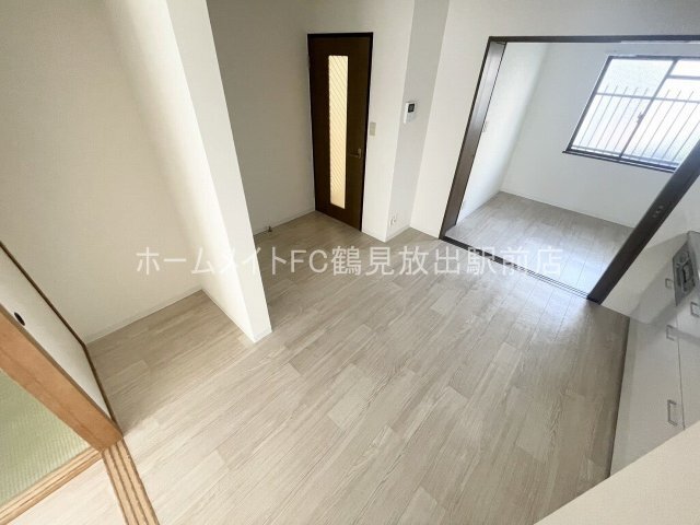 拡大写真：ローズYW718 1階102の居間
