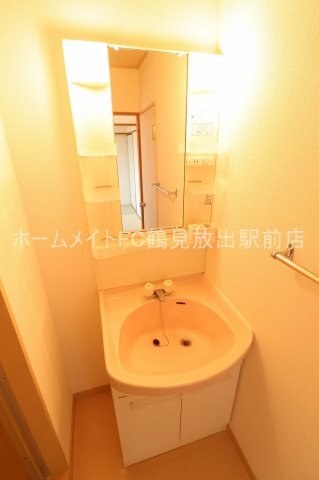 拡大写真:シャトー中村 3階303の独立洗面台