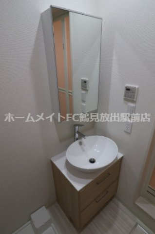 拡大写真:フジパレス城東諏訪サウスⅠ番館 2階202の独立洗面台