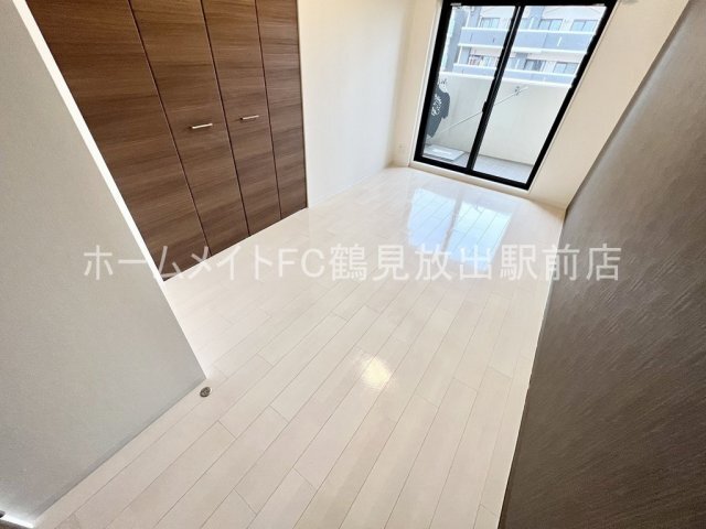 拡大写真:Luxe鶴見 7階704の居間
