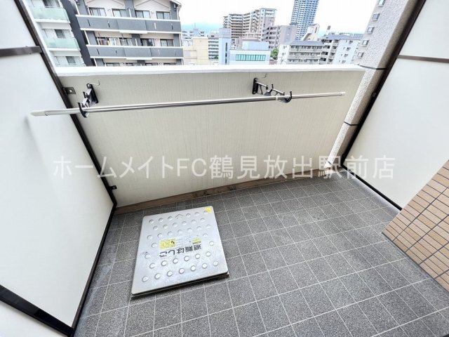 拡大写真:Luxe鶴見 7階704のバルコニー
