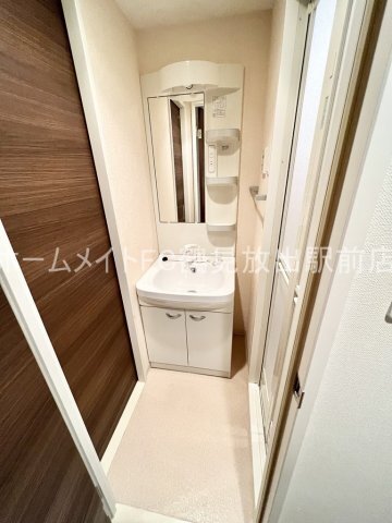 拡大写真:Luxe鶴見 7階704の洗面所