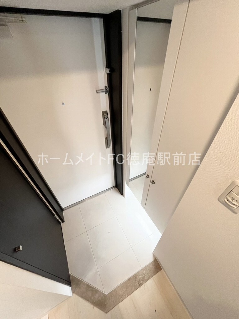 拡大写真:デイグラン鶴見 4階405の玄関