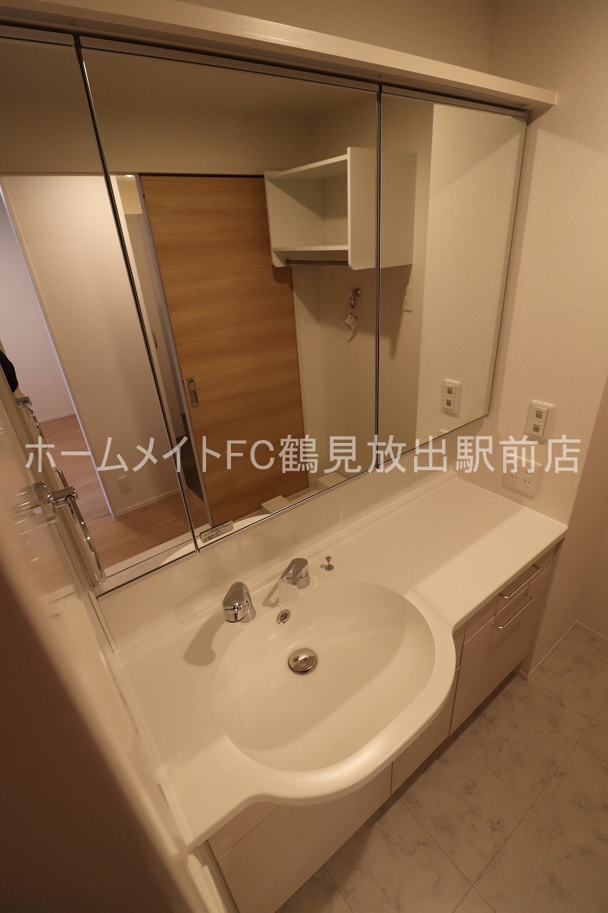 拡大写真:ルミナーレM&K 3階301の独立洗面台