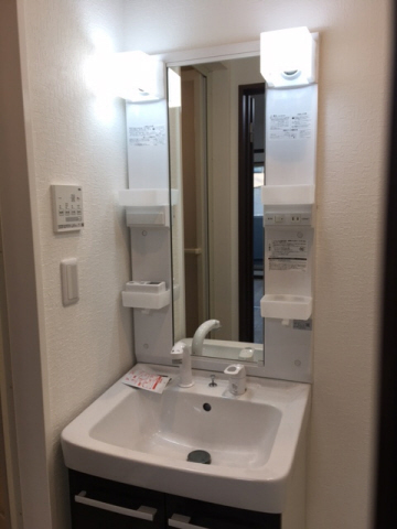 拡大写真:マナーズハウス山科駅前1 3階301の洗面所