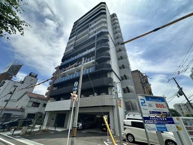 プレサンス塚本ベラビィの外観