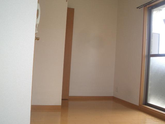 拡大写真:エスリード東梅田 5階302の洋室
