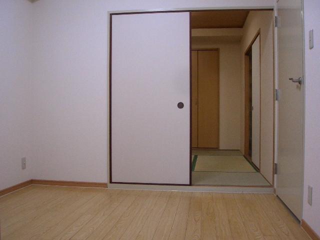 拡大写真:第三星栄ハイツ 6階612の洋室