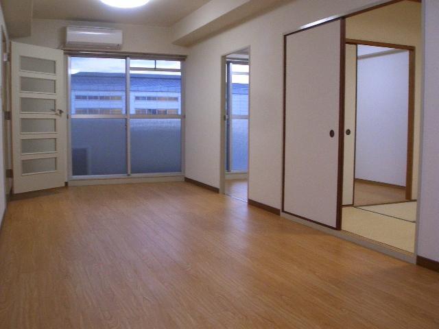 拡大写真:第三星栄ハイツ 6階612の居間