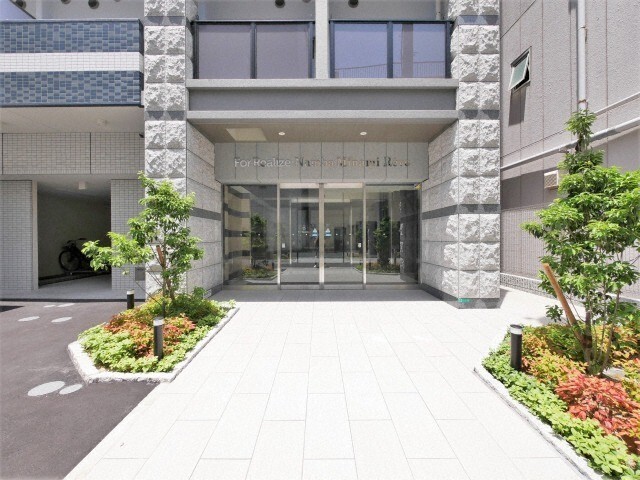 拡大写真：フォーリアライズ難波南レーヴ 6階607のエントランス