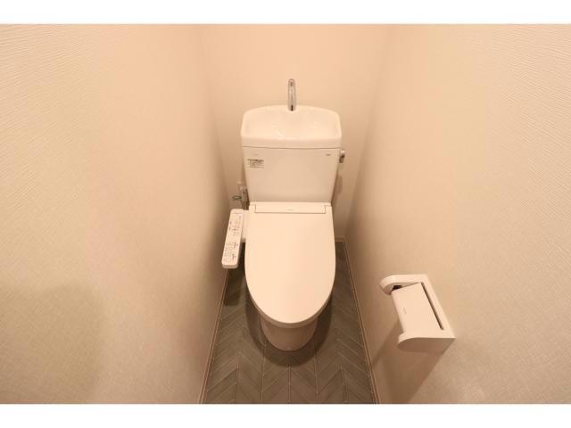 拡大写真：アヴェニール中崎 8階803のトイレ