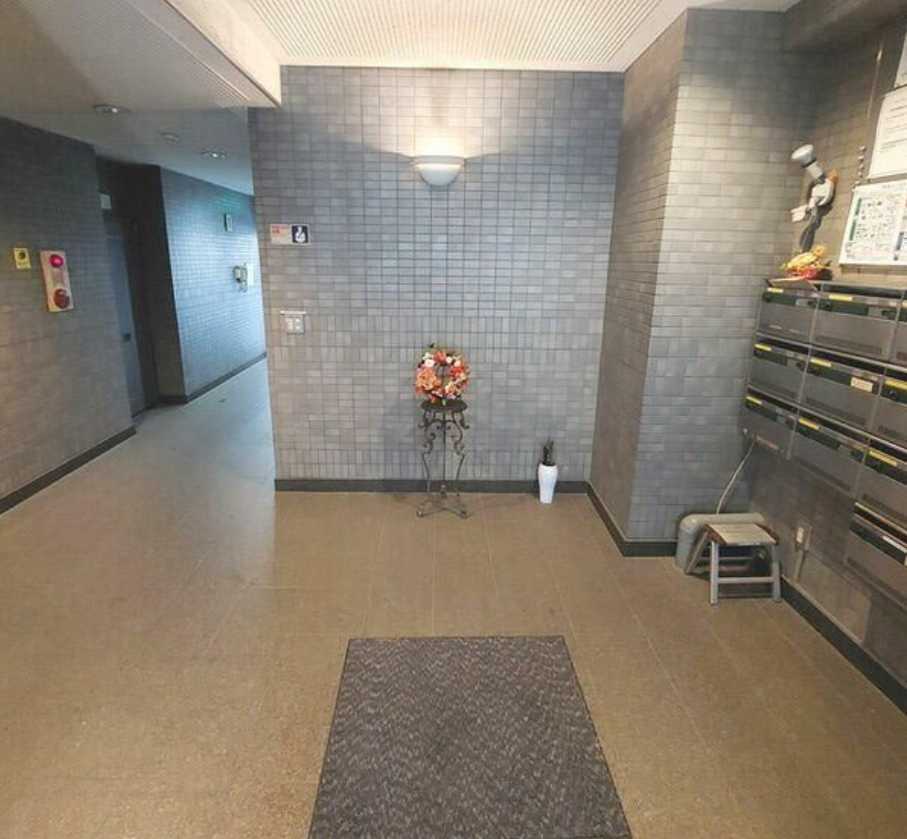 拡大写真:世田谷区三軒茶屋2丁目 3階301のロビー
