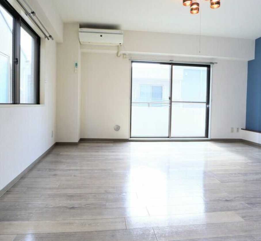拡大写真:世田谷区三軒茶屋2丁目 3階301の居間