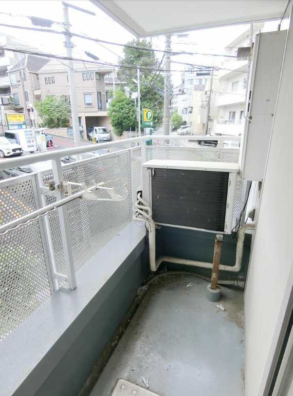 拡大写真:目黒区東山1丁目 2階203のバルコニー